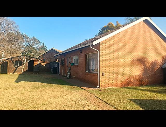 2 BEDROOM FREESTANDING FOR SALE IN LYTTELTON MANOR